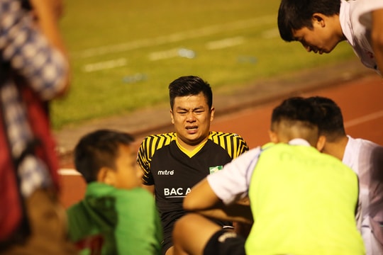 HLV Đức Thắng tiết lộ nỗ lực phi thường của thủ môn Vũ Hải 