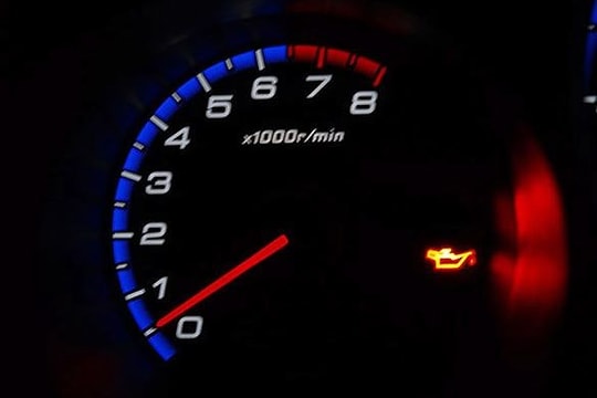 4 nguyên nhân khiến đèn báo nhớt ô tô sáng