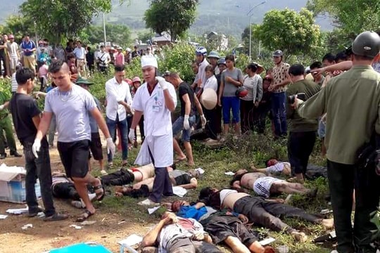 12 người chết sau vụ xe khách và chạm với xe bồn 
