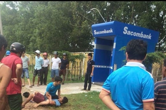 Tạm giữ thanh niên phá máy ATM do bị nuốt thẻ