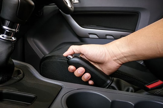 6 rắc rối với phanh tay ô tô tài xế thường gặp 