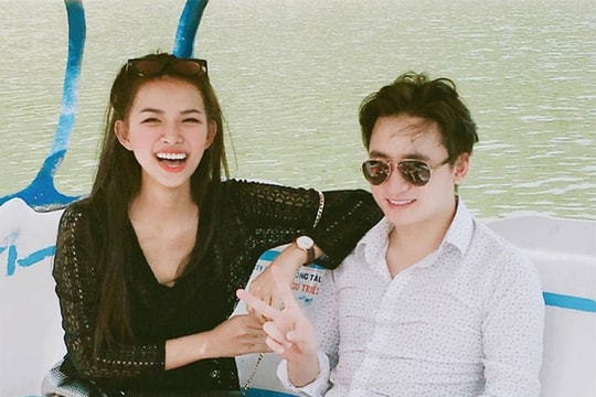 Khoảnh khắc ngọt ngào của Phan Mạnh Quỳnh và bạn gái trước cầu hôn