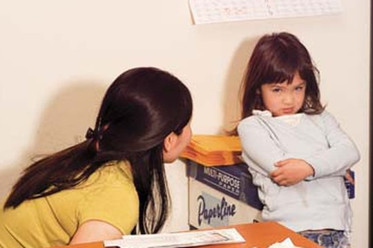 3 sai lầm của bố mẹ Việt khi con làm bài tập về nhà