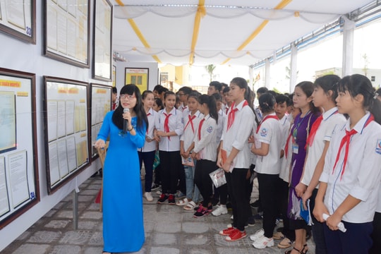 Khai mạc Triển lãm bản đồ và trưng bày tư liệu về Hoàng Sa - Trường Sa tại Nam Đàn