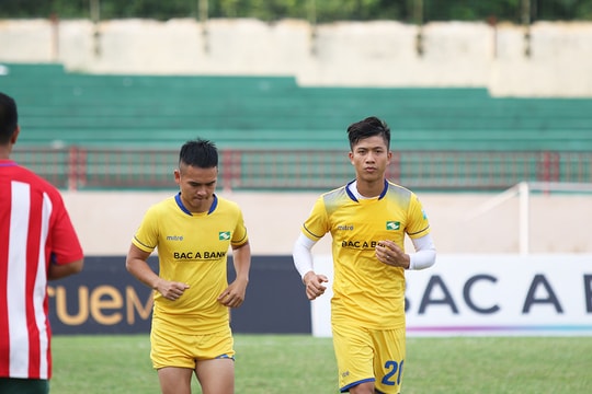 Phạm Xuân Mạnh, Phan Văn Đức báo tin vui cho CĐV xứ Nghệ 