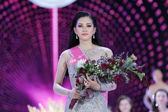 Trần Tiểu Vy bị hack Facebook sau khi đăng quang Hoa hậu Việt Nam 2018