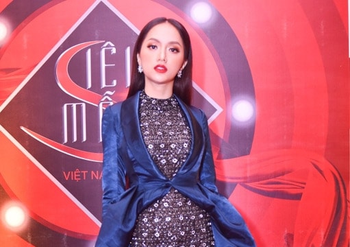 Kỳ Duyên, Hương Giang gây tranh cãi vì trang phục thảm đỏ