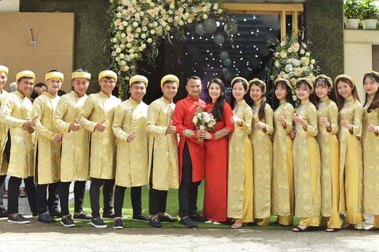 Xuân Mạnh, Tuấn Tài rạng rỡ trong ngày đính hôn của cựu đội trưởng SLNA