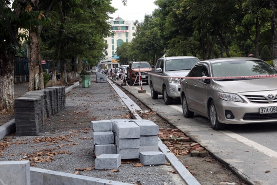 Tiếp tục cho phép thành phố Vinh thực hiện cải tạo vỉa hè làm nơi đậu xe