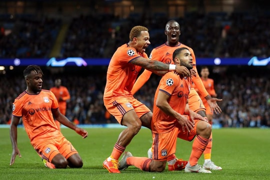 Lyon gây địa chấn ở Etihad; Juventus tham vọng có N'Golo Kane lẫn Isco