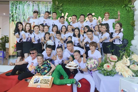 Fan Nghệ An tổ chức sinh nhật lần thứ 47 cho Đàm Vĩnh Hưng tại thành Vinh