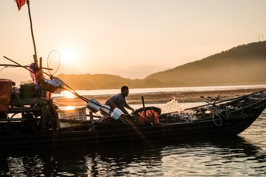 Cận cảnh bình minh xôn xao trên bãi Cửa Hiền 