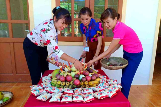 Phụ huynh vùng biên góp dưa rẫy, chanh leo tổ chức Tết Trung thu