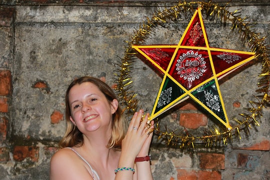 Người Pháp đến Nghệ An thích thú trải nghiệm Tết Trung thu