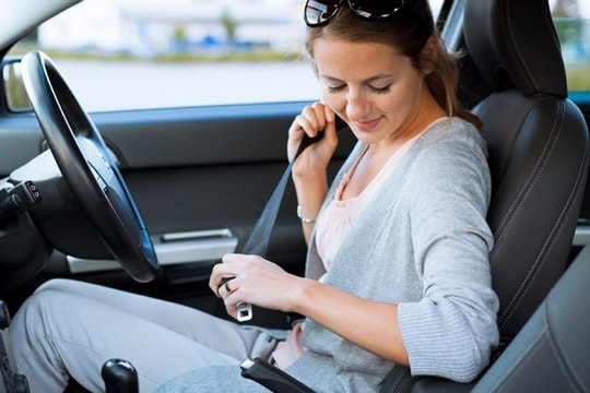 Thắt dây an toàn trên ôtô quan trọng thế nào?