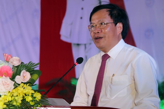 Hiệu trưởng ĐH Vinh chúc tân sinh viên 'học hết mình, yêu hết mình'