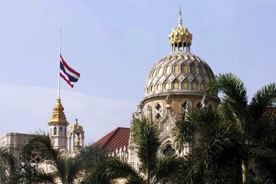 Tất cả công sở Thái Lan treo cờ rủ tưởng niệm Chủ tịch Trần Đại Quang