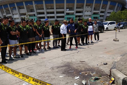 Một CĐV bị đánh chết, Indonesia dừng giải bóng đá quốc gia