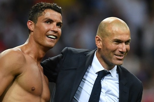 Zidane và Ronaldo cùng về MU; Busquets gia hạn với Barca tới 2023
