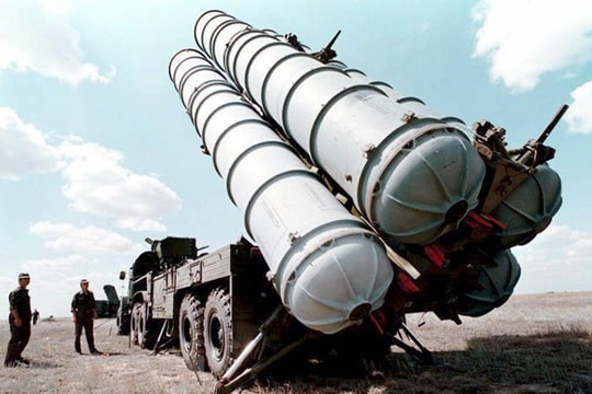 Nga bắt đầu chuyển hệ thống tên lửa S-300 tới Syria