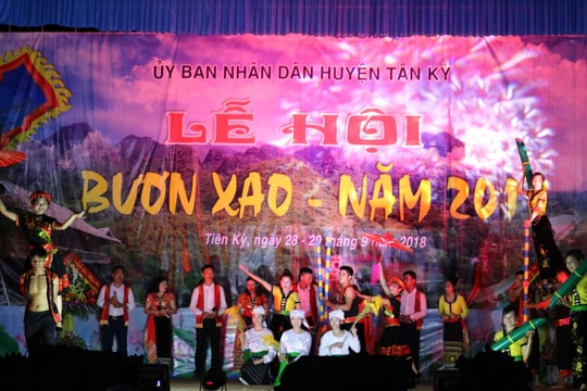 Một phía miền Tây Nghệ An tưng bừng vào hội Bươn Xao