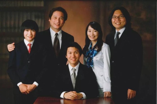 Bí quyết “10 không” của bà mẹ có 3 con đỗ ĐH Stanford danh giá