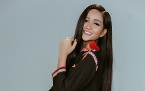 Bất ngờ với hình ảnh H'Hen Niê tóc dài trong trang phục Ê đê