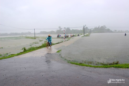 Thời tiết 30/9: Mưa lớn diện rộng ở Trung bộ