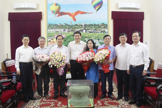 Thường trực Tỉnh ủy gặp mặt cán bộ được nghỉ hưu theo chế độ