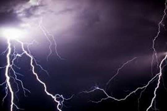 Thời tiết 3/10: Miền Trung tiếp tục có mưa to, đề phòng lốc, sét và gió giật mạnh