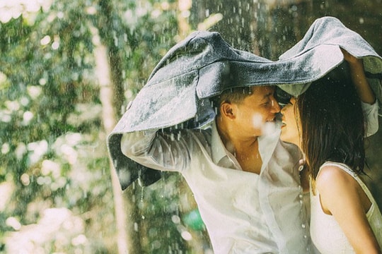 Ảnh cưới lãng mạn bên thác nước của cặp đôi “mối tình đầu”