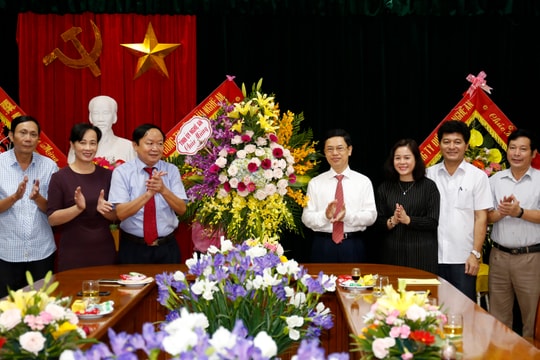 Lãnh đạo tỉnh chúc mừng Đảng bộ Khối Doanh nghiệp 