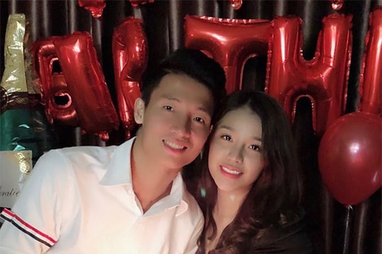 Bùi Tiến Dũng lần đầu công khai ảnh chụp cùng bạn gái