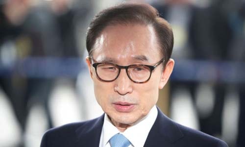 Cựu tổng thống Hàn Quốc Lee Myung-bak bị kết án 15 năm tù