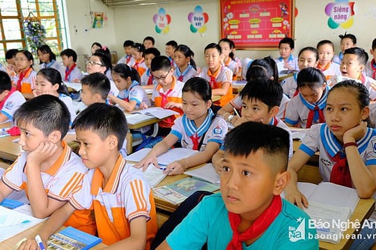 Cần có giải pháp chấm dứt tình trạng lạm thu trong trường học