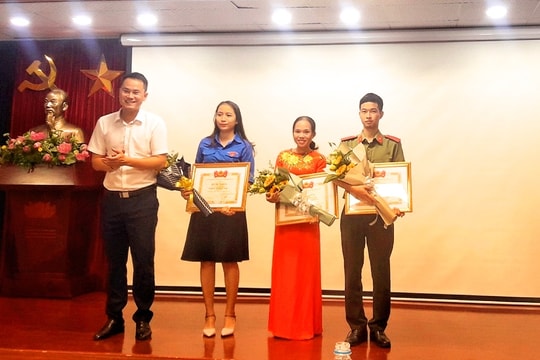 Nghệ An giành giải Ba cuộc thi ảnh “Khoảnh khắc tình nguyện” 