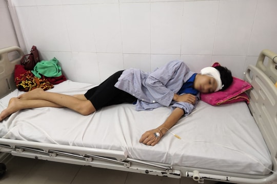 Nam sinh bị đứt tai: “Em bị anh ấy bất ngờ lao vào cắn“