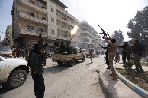 Các nhóm vũ trang Syria rút vũ khí hạng nặng khỏi khu vực phi quân sự