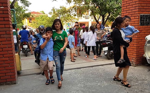 Vi khuẩn tụ cầu vàng trong ruốc gà khiến hơn 350 trẻ ngộ độc