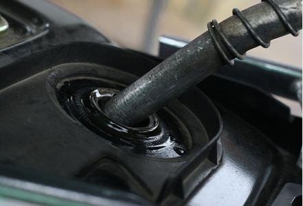 6 cách nhận biết xe máy “ăn” xăng