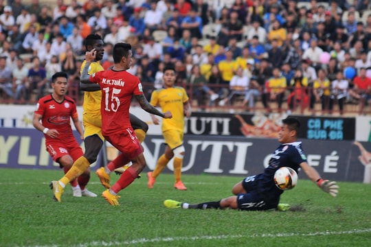 Đánh bại TP HCM, Sông Lam Nghệ An ngẩng cao đầu tạm biệt V.League 2018