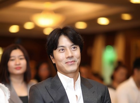 Tài tử “Giày thủy tinh” Han Jae Suk nghiền mắm tôm, mắm nêm Việt Nam