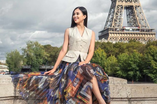 Ngắm Hoa hậu Tiểu Vy thả dáng đẹp “rụng rời” trên đất Pháp