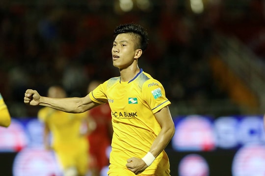 SLNA nhận cú đúp giải thưởng V.League 2018, Phan Văn Đức được vinh danh