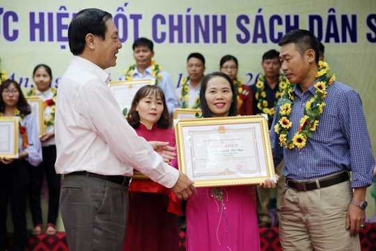 Tuyên dương 30 gia đình giáo dân tiêu biểu thực hiện tốt chính sách dân số