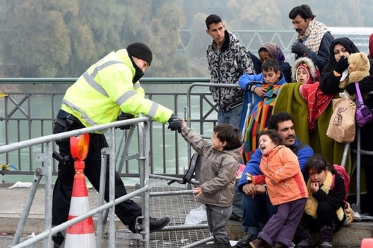 Malaysia sẽ bỏ án tử hình; Áo gia hạn hoạt động kiểm soát biên giới