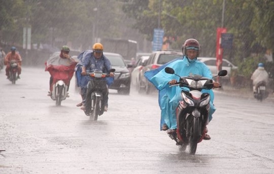 Thời tiết 12/10: Trung bộ mưa diện rộng, khả năng xuất hiện lũ