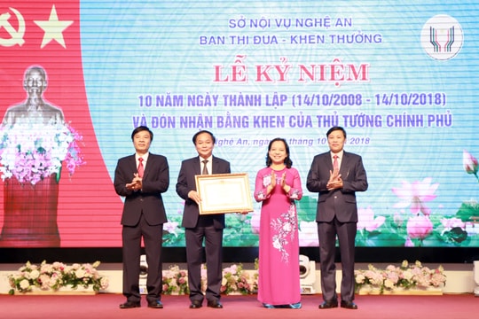 Ban Thi đua - Khen thưởng nhận Bằng khen của Thủ tướng Chính phủ