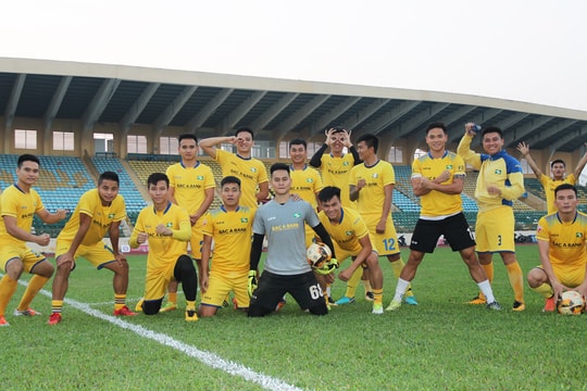 Cầu thủ Sông Lam Nghệ An “phiêu dạt” khi V.League khép lại