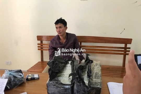 Nghệ An: Bắt nóng 2 kẻ mang 30 bánh ma túy vào TP HCM tiêu thụ